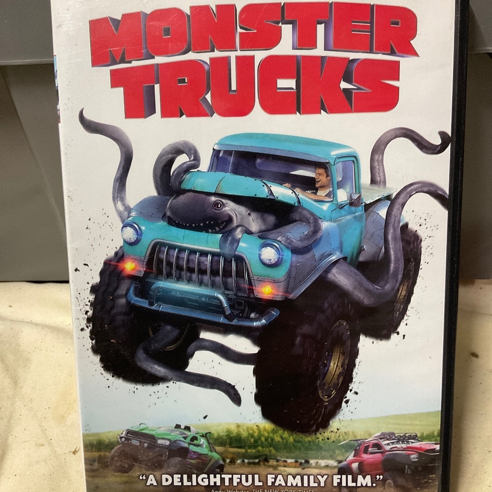 DVD - Monster Trucks. V192